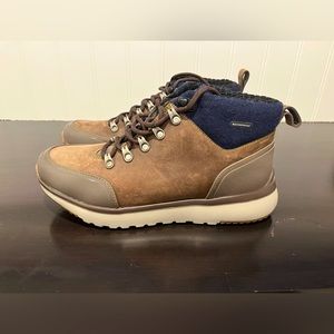 Brand new never worn Ugg waterproof boots size 8.